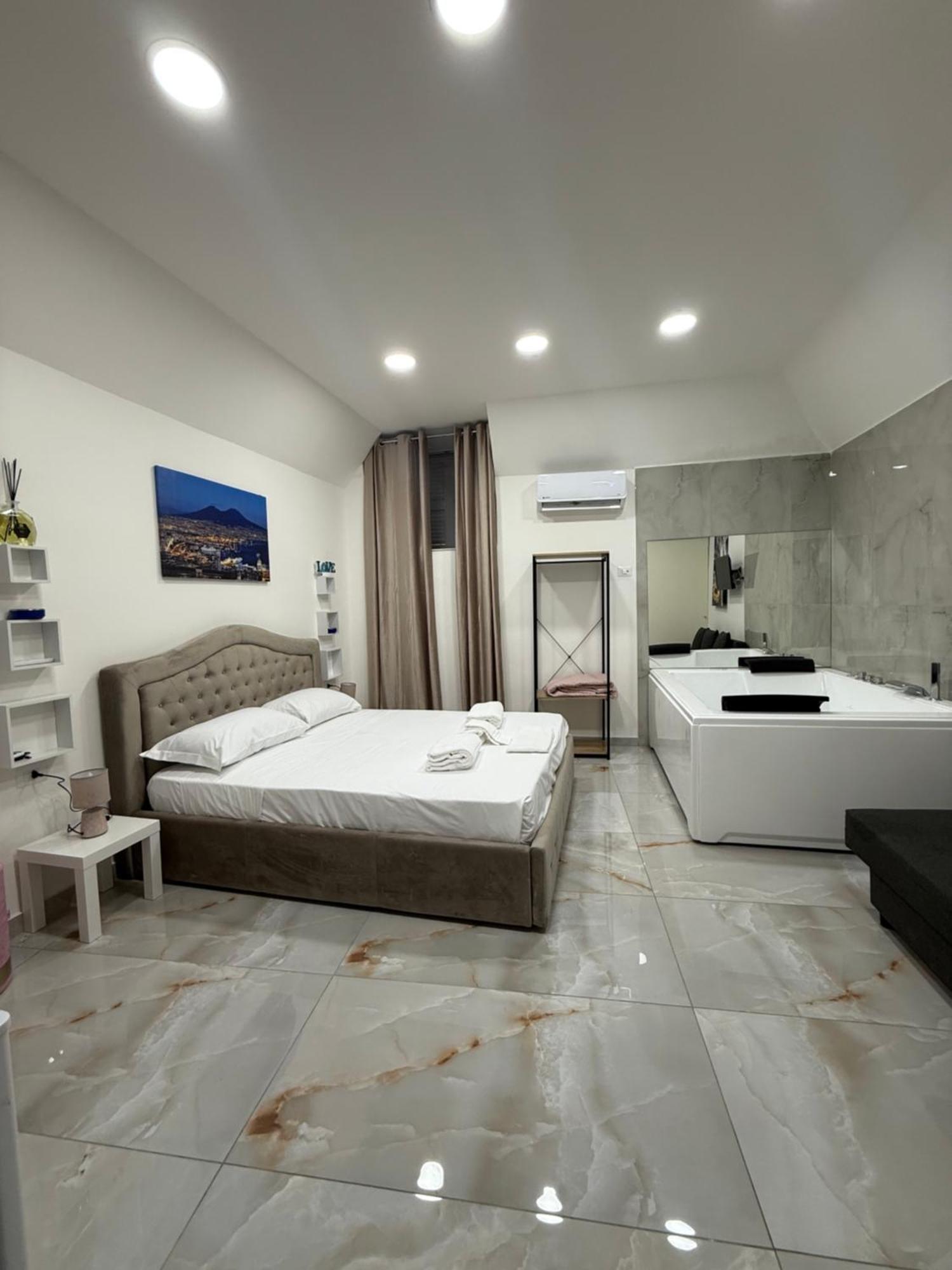 Caracciolo Suites 36 Neapel Exterior foto