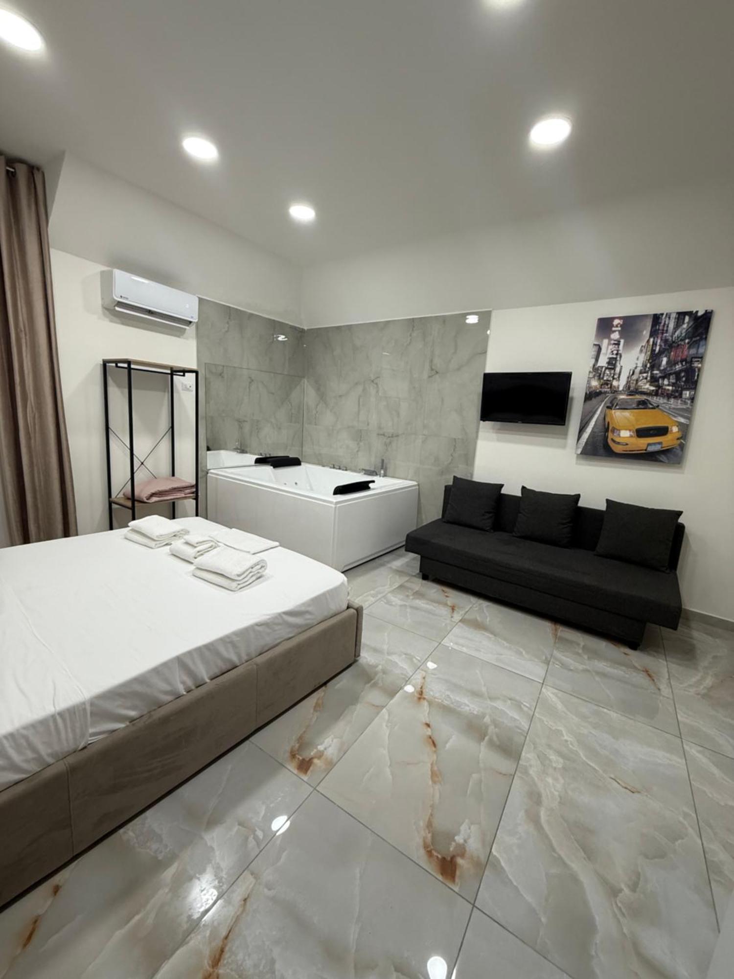 Caracciolo Suites 36 Neapel Exterior foto